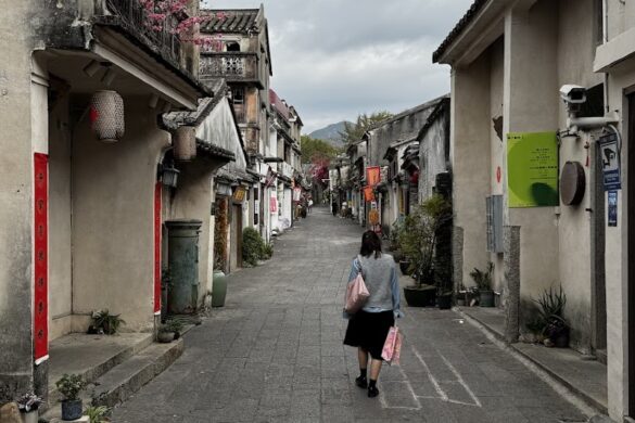 Shenzhen Dapeng Fortress Entrance Parking - SillySuitcase