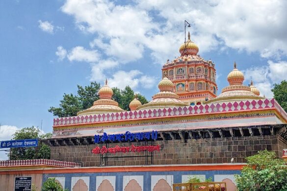 Shree Omkareshwar Temple Pune - SillySuitcase