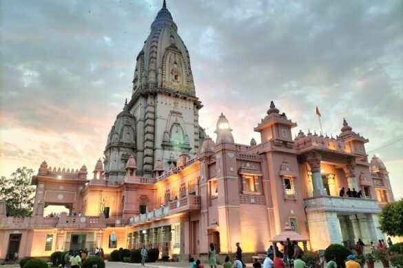 Shri Kashi Vishwanath Temple - SillySuitcase