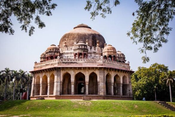 Sikandar Lodhi Tomb - SillySuitcase