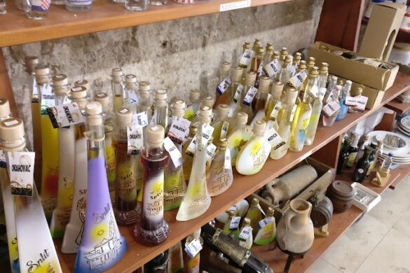 Souvenir Store Papi Split - SillySuitcase