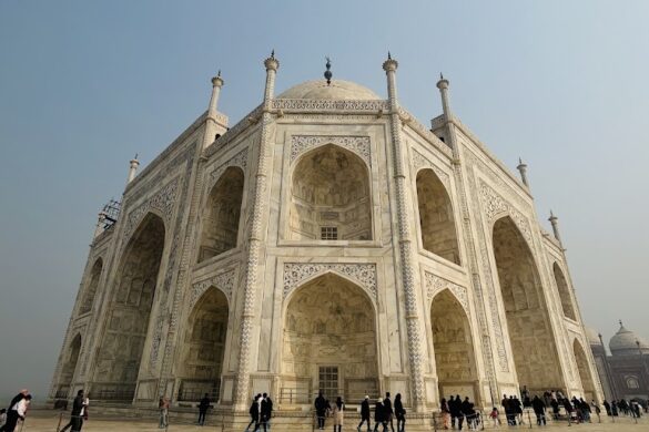 Taj Mahal Agra Tour Guide By Imran Khan - SillySuitcase
