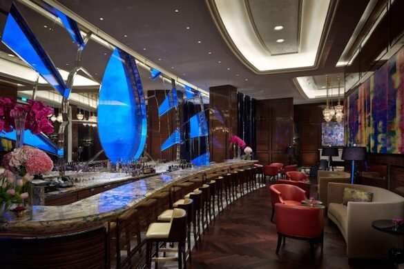 The Ritz Carlton Bar Lounge - SillySuitcase
