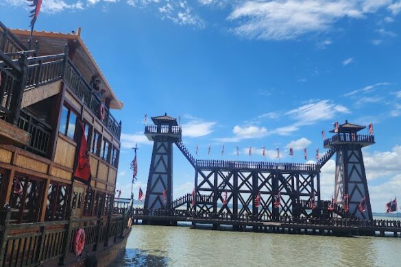 Three Kingdoms City Southeast Gate - SillySuitcase