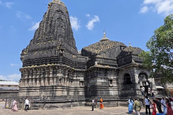 Trimbakeshwar Jyotirling Mandir - SillySuitcase