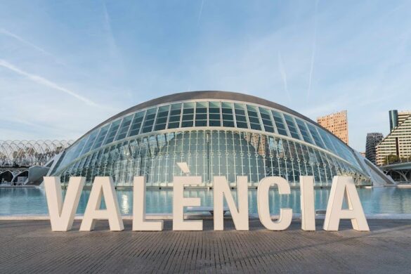 Vacation Photographer And Photo Tours In Valencia Led By Louis Alarcon - SillySuitcase