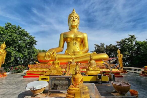 Wat Phra Yai - SillySuitcase