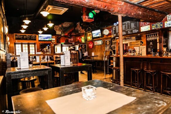 Wayne S Bar - SillySuitcase
