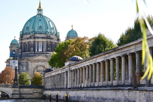 Whitlam S Berlin Tours - SillySuitcase