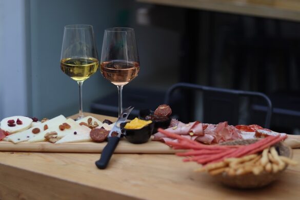 Wine O Clock - SillySuitcase