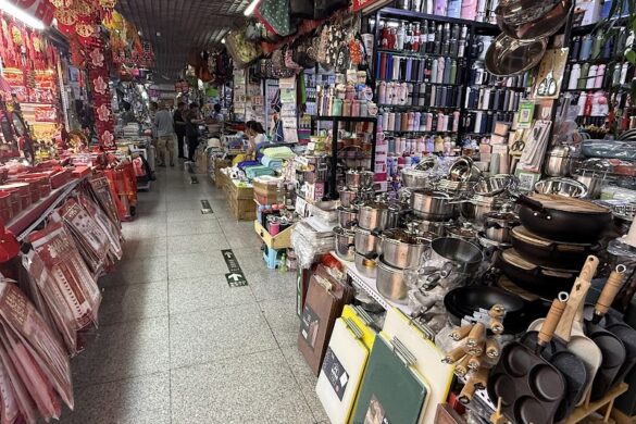Wuai Market - SillySuitcase