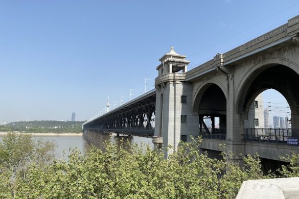 Wuhan Yangtze River Bridge - SillySuitcase