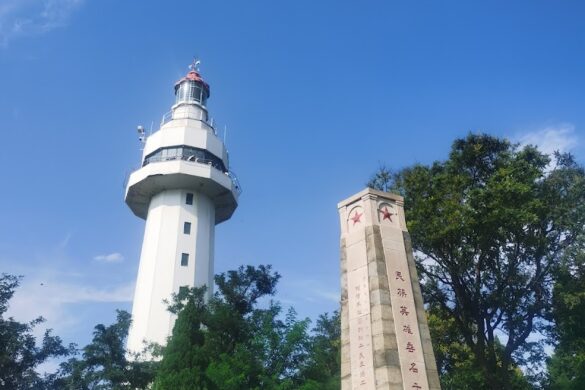 Yantaishan Scenic Area West Gate - SillySuitcase