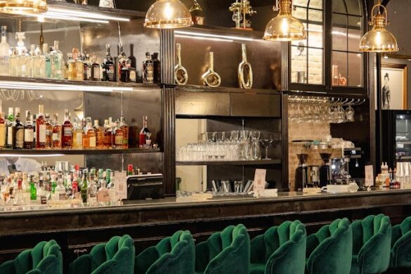 1920 Lounge Dining - SillySuitcase