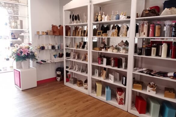Anaria Souvenir Souvenir Pernikahan Eksklusif - SillySuitcase