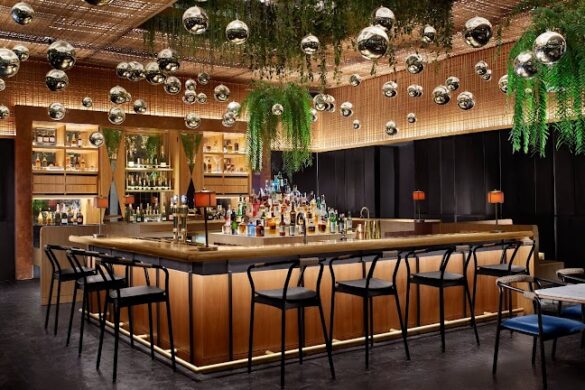 Aqua Bar Bangkok - SillySuitcase