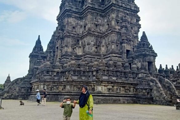 Borobudur Prambanan Tour - SillySuitcase