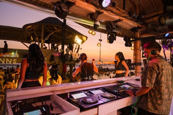 Finns Beach Club - SillySuitcase