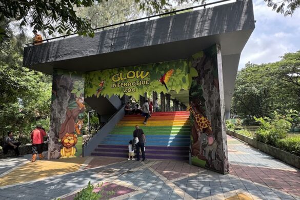 Giz Park Glow Interactive Zoo - SillySuitcase