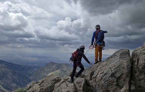 Gu As De Monta A De Sierra Nevada - SillySuitcase