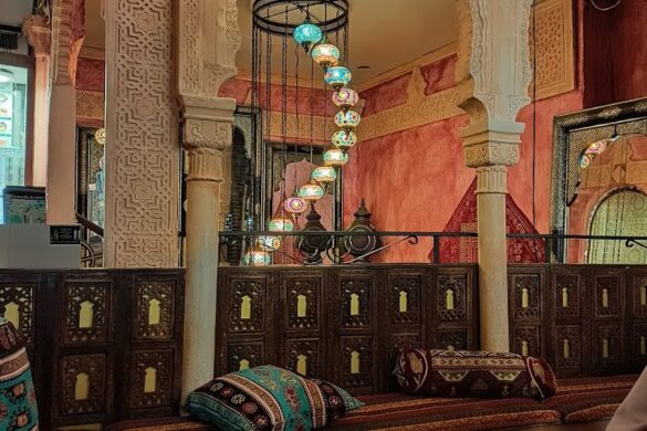 Mercado Arabe - SillySuitcase