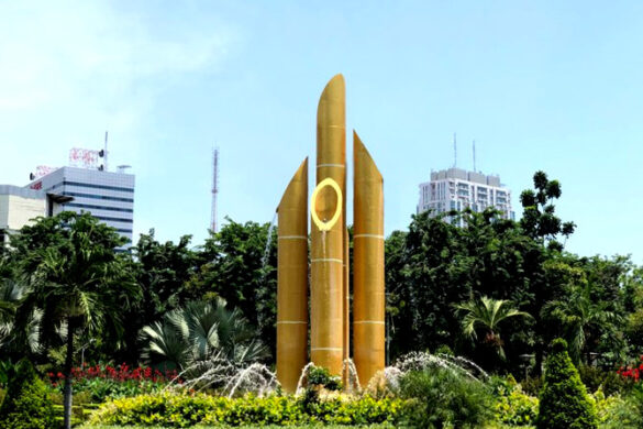 Monumen Bambu Runcing - SillySuitcase