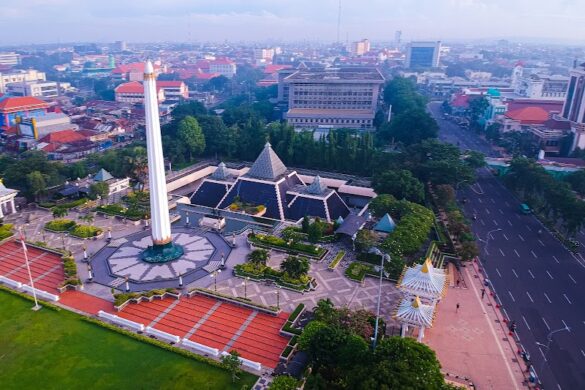 Monumen Tugu Pahlawan Dan Museum Sepuluh Nopember Surabaya - SillySuitcase