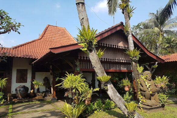 Museum Di Tengah Kebun - SillySuitcase