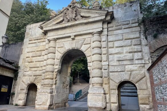 Puerta De Las Granadas - SillySuitcase