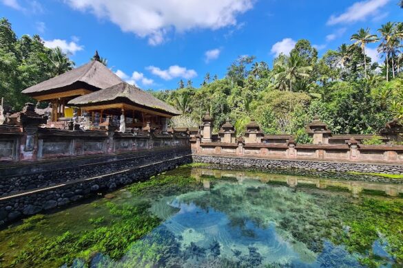 Pura Tirta Empul - SillySuitcase