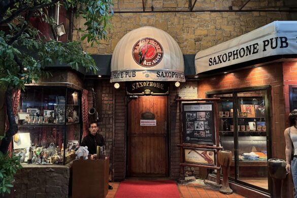 Saxophone Pub Restaurant - SillySuitcase