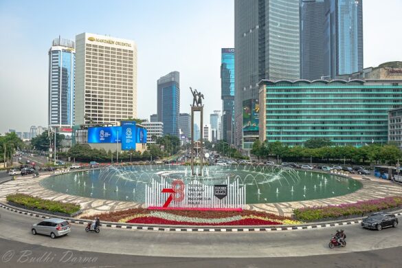 Selamat Datang Monument - SillySuitcase