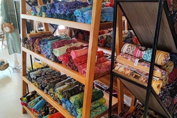 Seminyak Gallery Bali Arts Crafts - SillySuitcase
