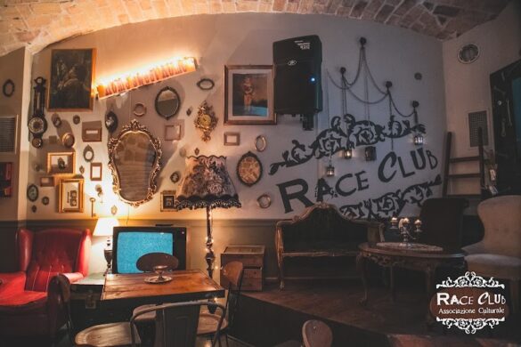 The Race Club - SillySuitcase