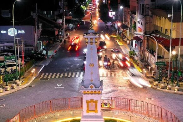 Tugu Yogyakarta Monument - SillySuitcase