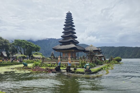 Ulun Danu Beratan Temple - SillySuitcase