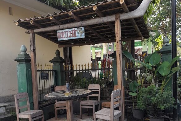 Water Castle Cafe - SillySuitcase
